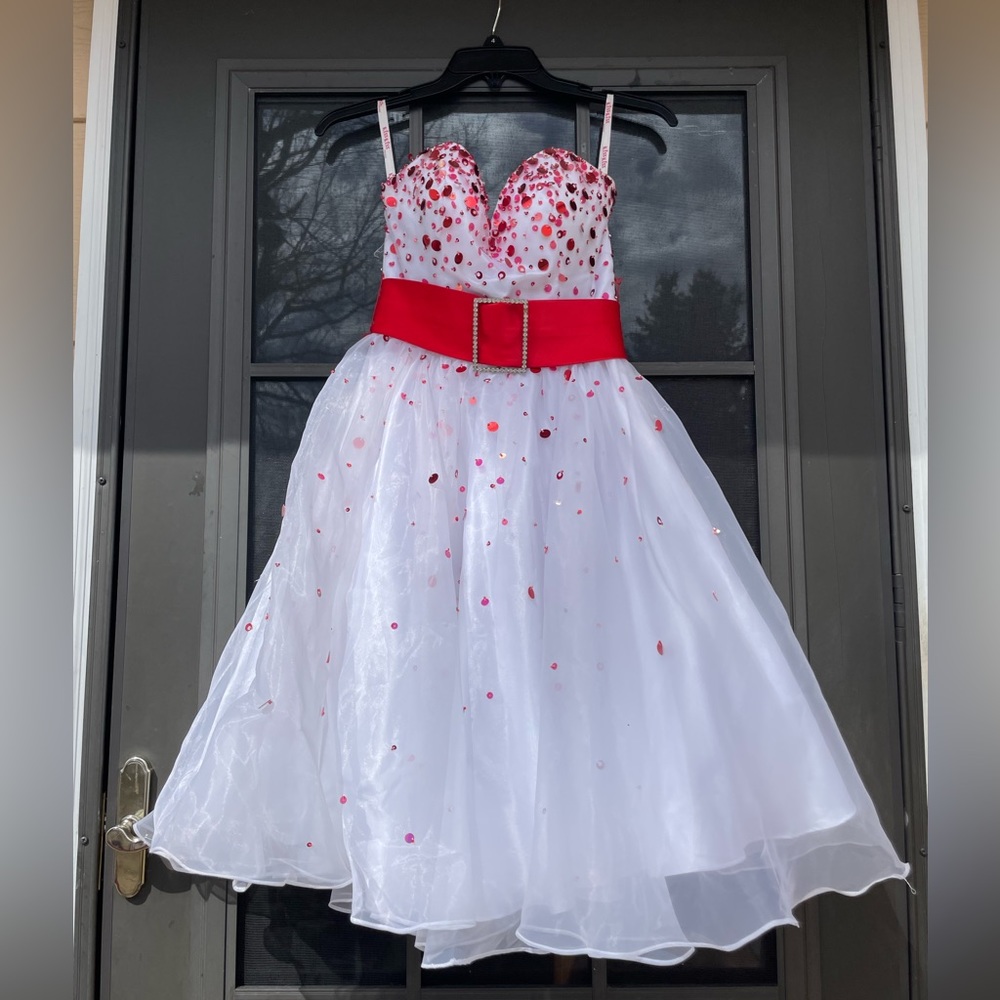 Kiss Kiss Formal - Cocktail Party/Homecoming Dress (Size 2)